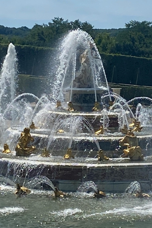 Private Versailles, Gardens, Trianon from Paris by Mercedes - The guides are a major part of the day