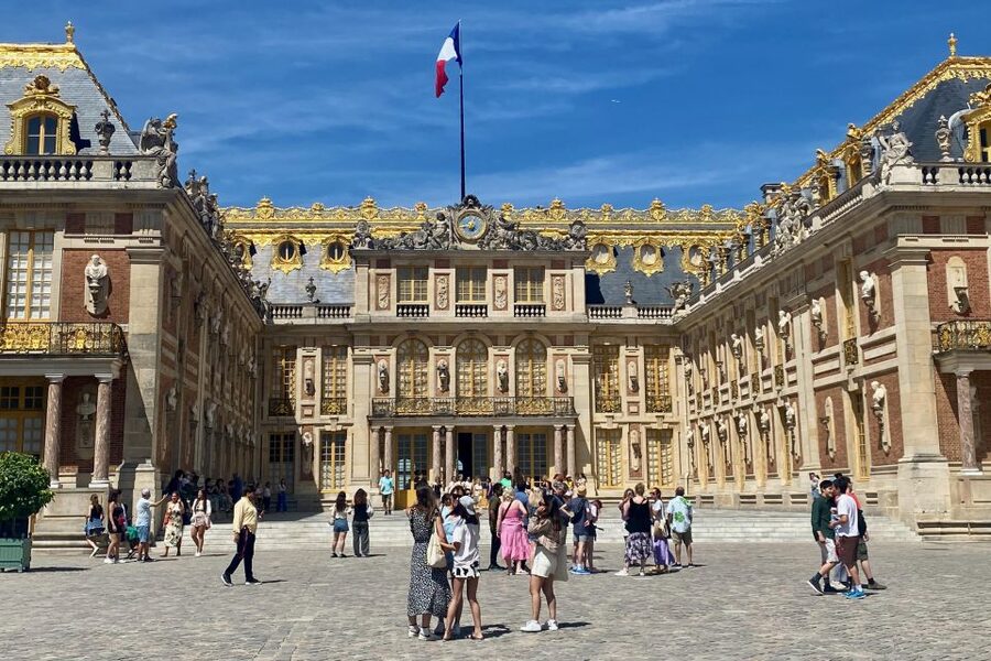 Private Versailles, Gardens, Trianon from Paris by Mercedes - Hotel pickup and the ride from Paris