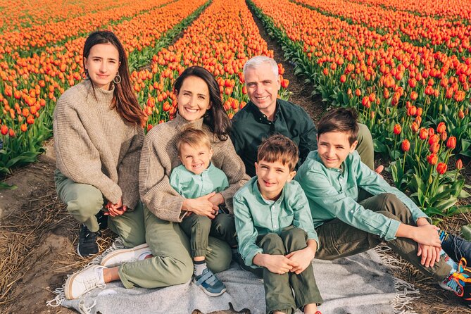 Professional Photoshoot at Private Tulip Field - The one-hour photoshoot among the tulips