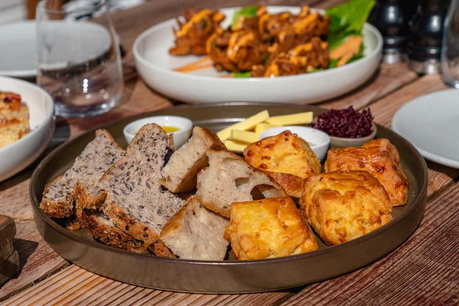 Queenstown: Walter Peak Garden to Table Experience - Weather, clothing, and small practical details