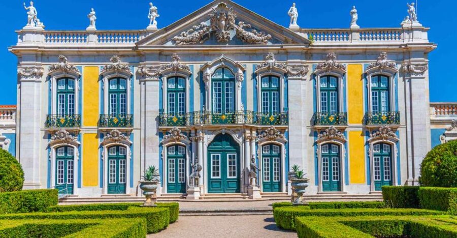Queluz: National Palace and Gardens E-Ticket & Audio Guide - Entering the palace and starting the audio tour