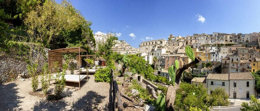 Radici: IImmerse yourself in the heady scents of our garden - The steps and weather matter