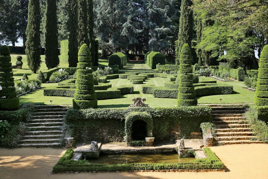 Salignac-Eyvigues: Gardens of Eyrignac Manor Entry Ticket - Flower gardens, kitchen garden, and changing seasons