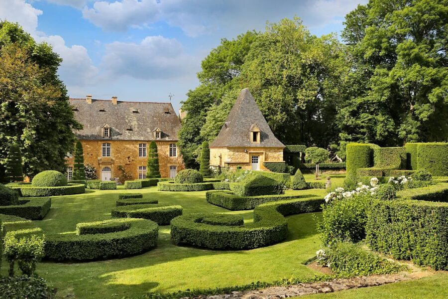 Salignac-Eyvigues: Gardens of Eyrignac Manor Entry Ticket - Two Botanical Paths through the Dordogne countryside