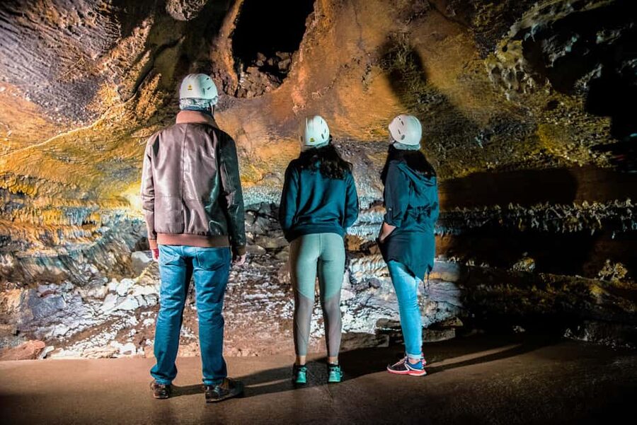 São Miguel: Botanical Gardens and Cave Tour - Gruta do Carvão, São Miguel’s public lava tunnel