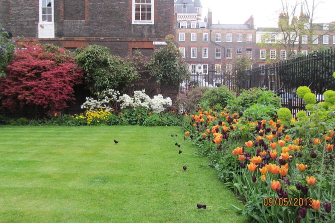 Secret Gardens of London Private Tour - The Inns of Court and gardens behind legal walls