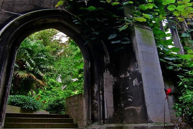 Secret Gardens of the City of London Private Tour - Why the City of London makes such a good setting