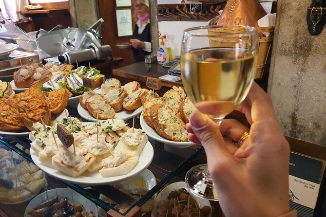 Secret gardens of Venice in the Dorsoduro district with Cichetti tasting - Why Dorsoduro is the right setting