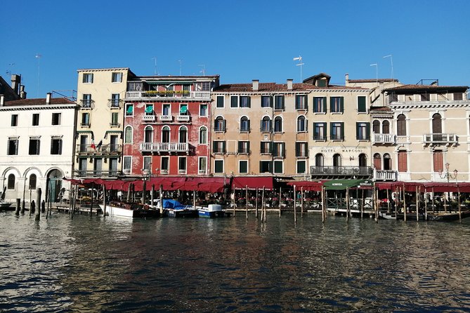 Secret gardens of Venice in the Dorsoduro district with Cichetti tasting - Four cichetti and a local bar finish