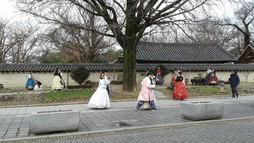 Seoul: Maisan Cherry Blossom and Jeonju Hanok Day Tour - Hanbok, snacks, and the village atmosphere