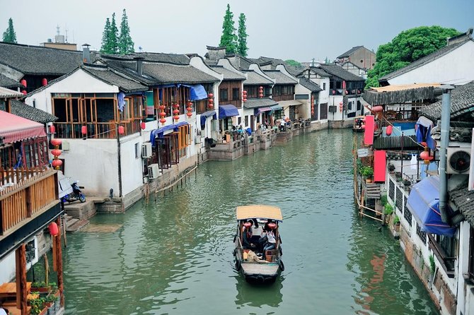 Shanghai Day Tour to Zhujiajiao Water Town, Yu Garden, Bazaar, Bund - Why Zhujiajiao makes the morning worthwhile
