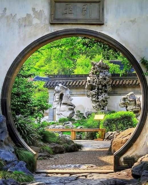 Shanghai: Jing'an Temple, Yu Garden, and Bazaar Private Tour - Key points at a glance