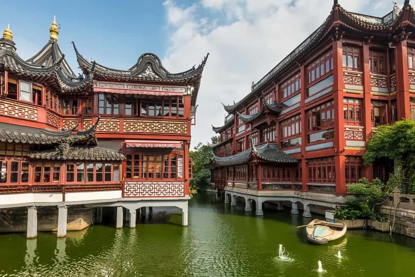 Shanghai: Jing'an Temple, Yu Garden, and Bazaar Private Tour - Jing’an Temple: gold, incense, and a pause in the city