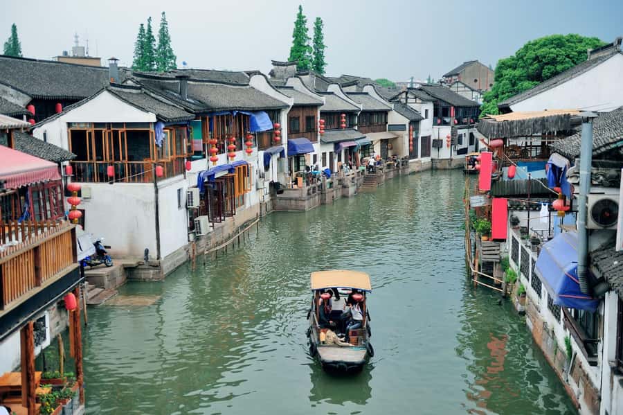 Shanghai:Old Town, Yu Garden, Zhujiajiao Water Town Bus Tour - Yu Garden: pavilions, ponds, and rockeries
