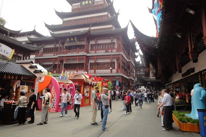Shanghai: Yu Garden Admission Ticket - Crowds, quiet moments, and garden etiquette