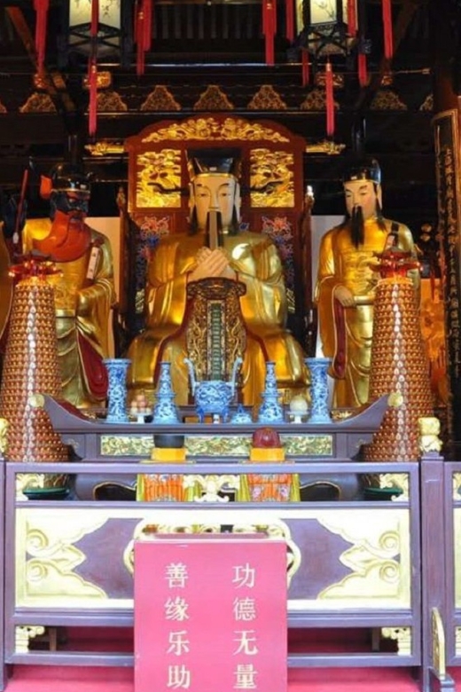 Shanghai: Yu Garden and City God Temple Walking Tour - Why this three-hour walk works well in Shanghai