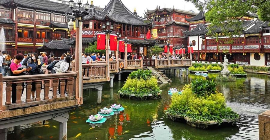 Shanghai: Yu Garden and City God Temple Walking Tour - The City God Temple and the beliefs behind it