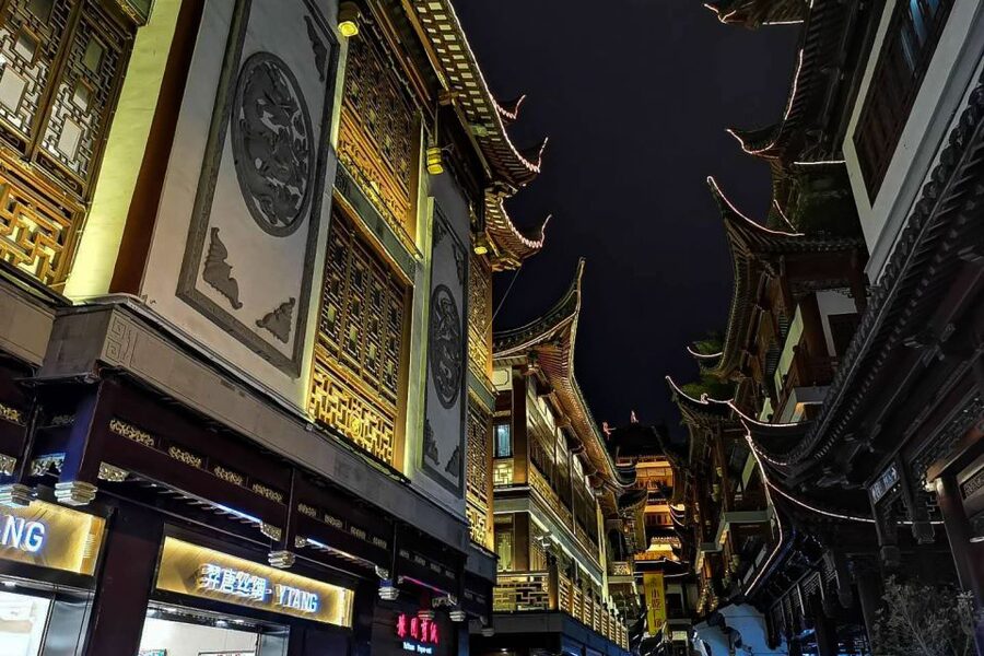 Shanghai: Yu Garden and City God Temple Walking Tour - Optional soup dumplings, the best food add-on