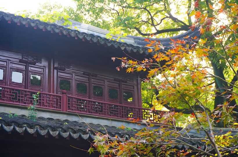 Shanghai: Yu Garden Ticket+Lantern Festival Entry combo - How to plan the day around the two sites