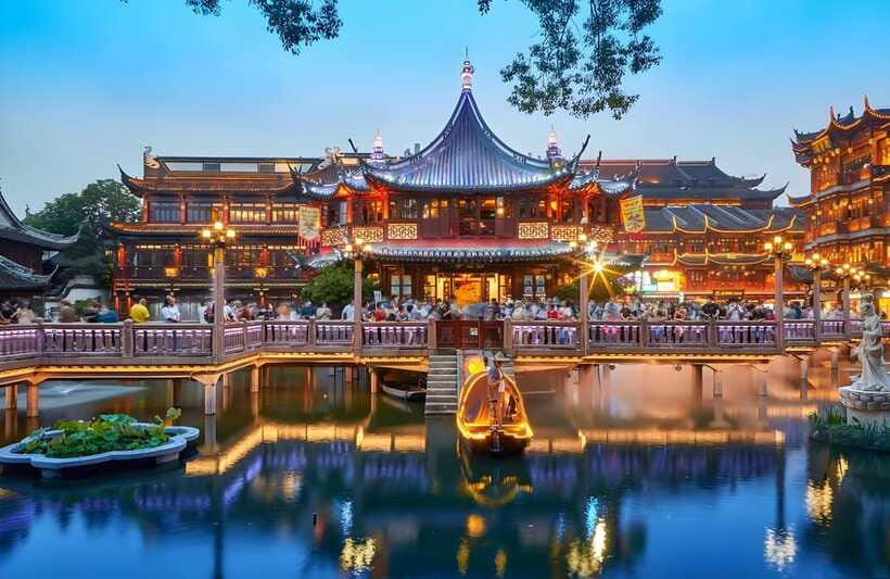 Shanghai: Yu Garden Ticket+Lantern Festival Entry combo - Crowds, comfort, and access