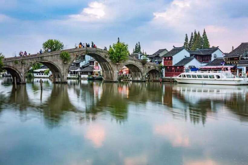 Shanghai: Zhujiajiao Private Tour w/ Boat Ride & Garden - The canal boat ride that ties it together