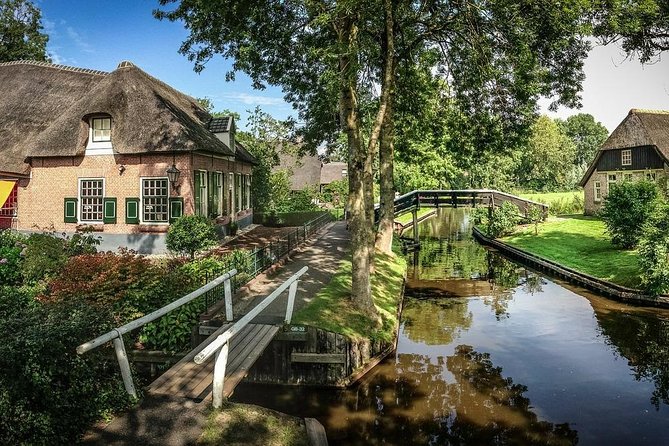 Sightseeing Keukenhof Tulip fields, Giethoorn tour from Amsterdam - What the private vehicle really adds