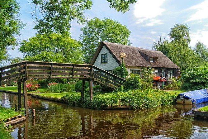 Sightseeing Keukenhof Tulip fields, Giethoorn tour from Amsterdam - Who will get the most from this day