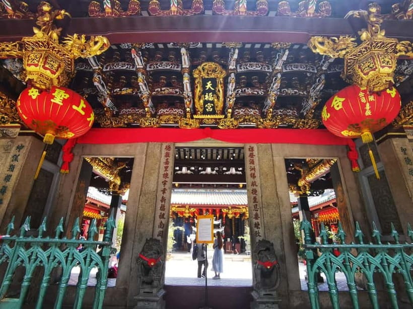 Singapore: Guided Walking Tour of Chinatown & Botanic Garden - Key points at a glance