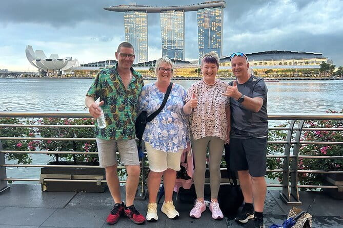 Singapore light to night : River Cruise & 02 Stunning Light Shows - Why this tour works well on a first night