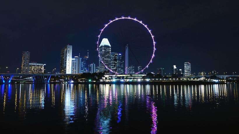 Singapore Night Wonders : Cruise, Garden Rhapsody & Spectra - Gardens by the Bay and the Supertree Grove finale