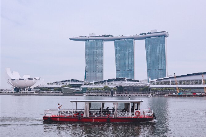 Singapore Starry Night Cruise, Garden Rhapsody & Spectra Show - Merlion Park and the classic Singapore photograph