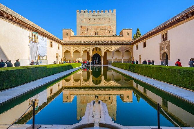 Skip the line: Alhambra Palace and Generalife Gardens Private Guided Tour - The Nasrid Palaces and their royal courtyards