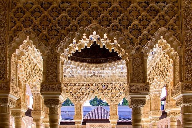 Skip the line: Alhambra Palace and Generalife Gardens Private Guided Tour - What the price includes, and what it does not