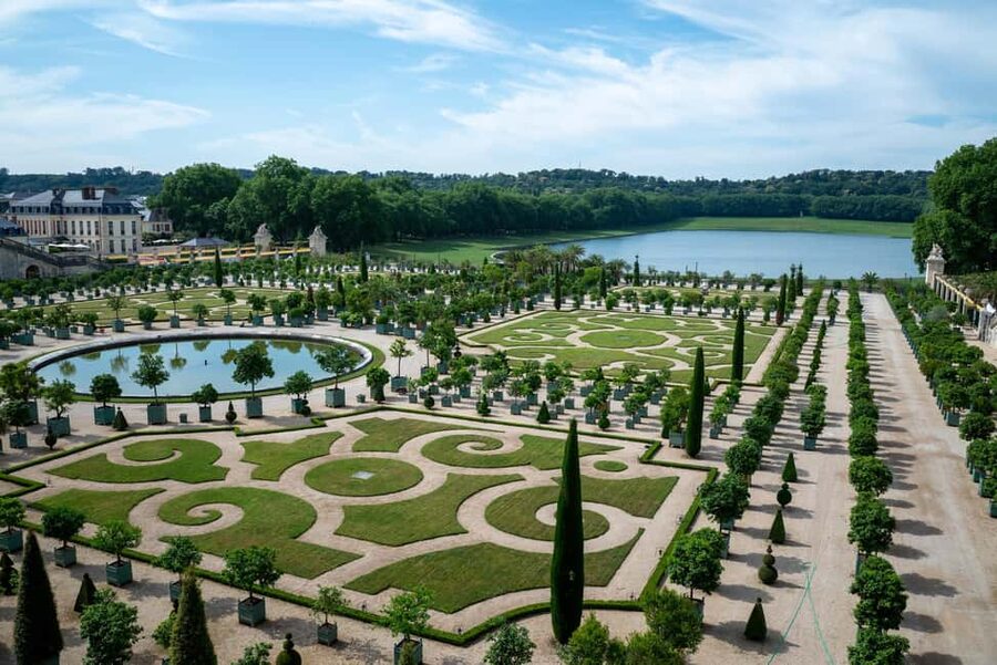 Skip-the-Line Versailles Palace & Garden Tour with Transport - Why the train makes sense for Versailles