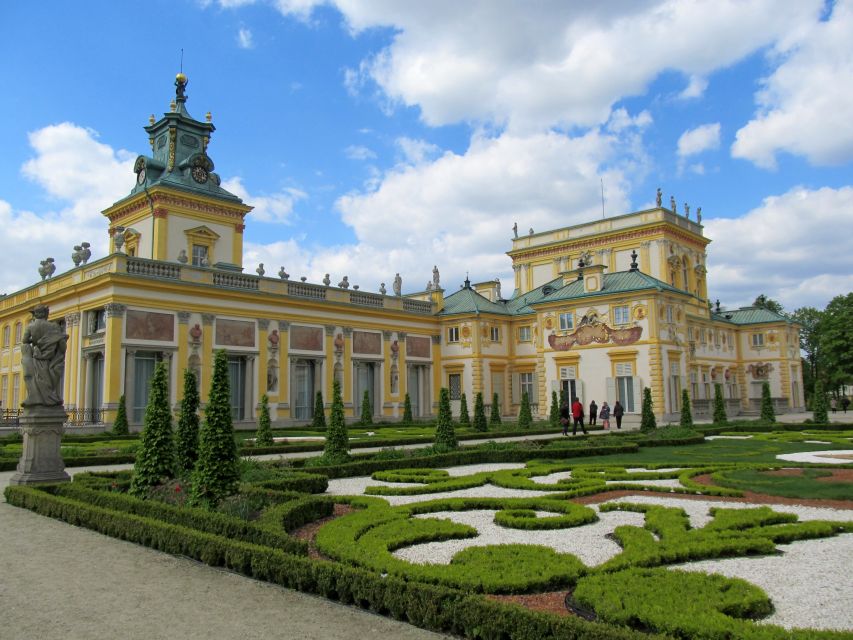 Skip-the-Line Wilanow Palace and Gardens Private Tour Warsaw - Meeting your guide and entering the palace