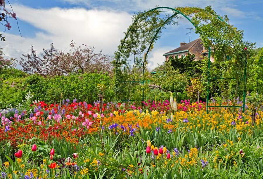 Small-Group Giverny and Van Gogh's Room in Auvers from Paris - Lunch and free time in Auvers-sur-Oise