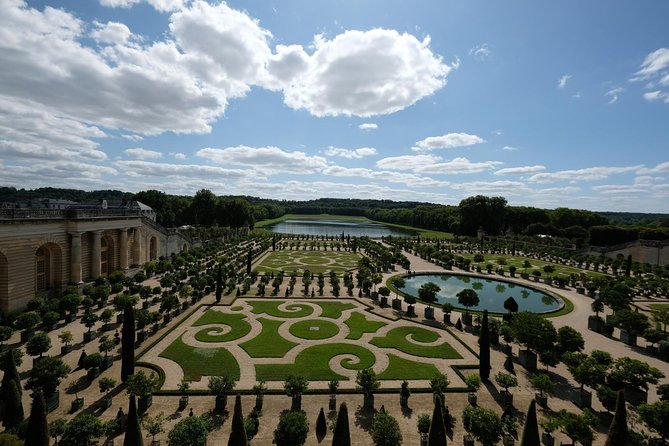 Small Group Paris to Versailles Day Trip with Garden Stroll - Entering the Palace of Versailles