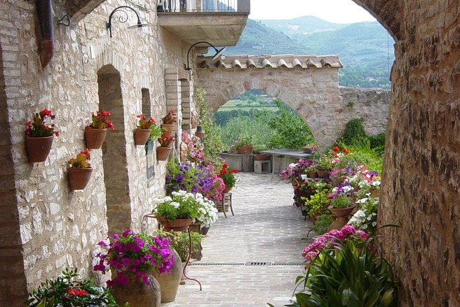 Spello: a journey through flowers, mosaics and ancient Roman ruins - Key points to know before you book