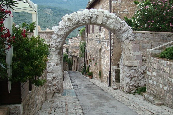 Spello: a journey through flowers, mosaics and ancient Roman ruins - Should you book it?