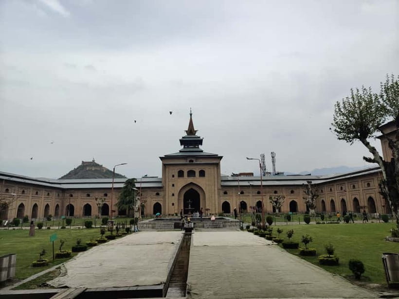 Srinagar: Private Old City and Mughal Gardens Guided Tour - Why this day works well in Srinagar