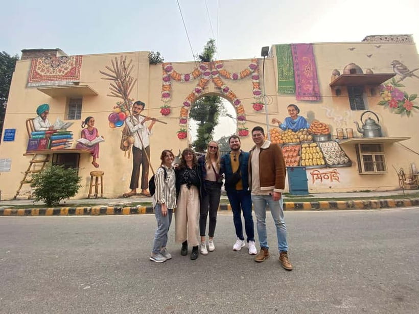 Street Art Walk with Chai & Snack - The chai break in Lodhi Gardens