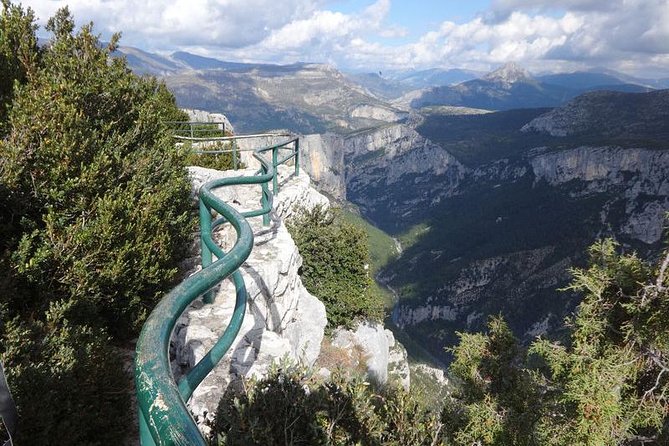 The Grand Canyon of Europe and Its Lavender Fields Small group - Lake Sainte-Croix and the choice between water and village time