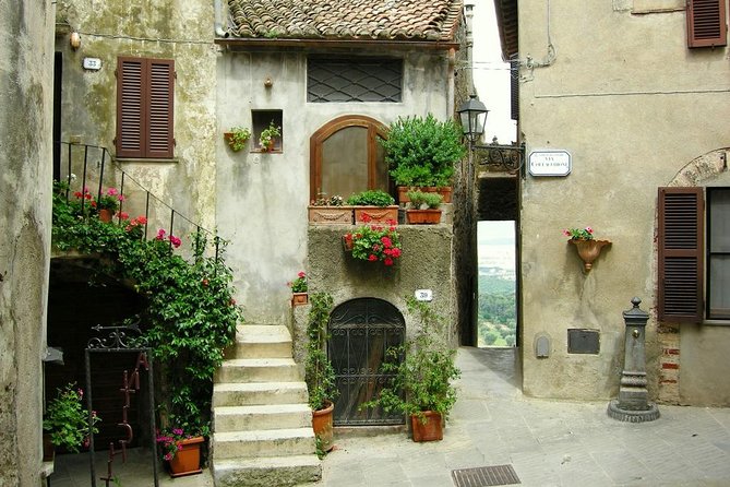 The place of dreams: the Tarot Garden w/Wine tasting - What your driver adds to the day