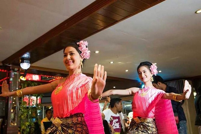 The White Orchid: Chao Phraya Dinner Cruise Experience - Live entertainment and the mood onboard