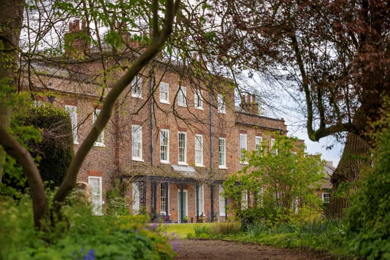Thirsk Hall: Sculpture Garden Ticket - Finding the entrance on Kirkgate