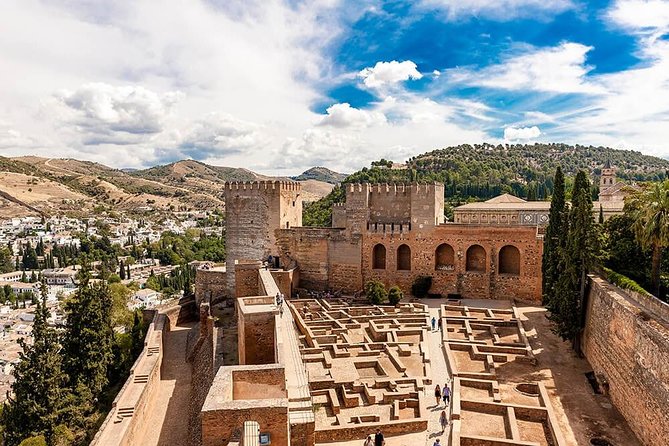 Tickets included: Alhambra Tour (Gardens, Alcazaba, Generalife) - What to bring, and what to leave behind