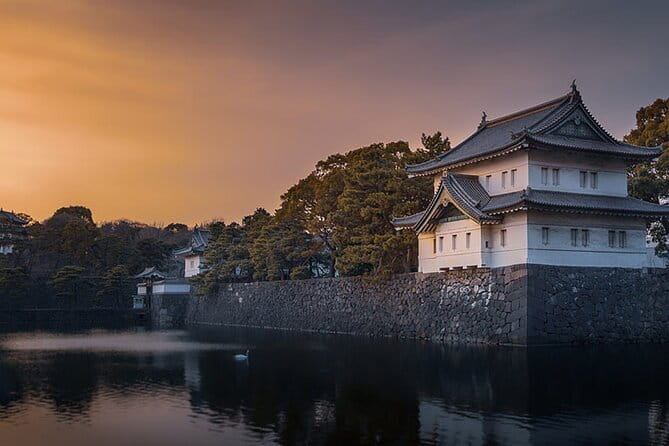 Tokyo Cherry Blossom Half Day Walking Tour with a Local Guide - Shinjuku Gyoen gives you the strongest opening