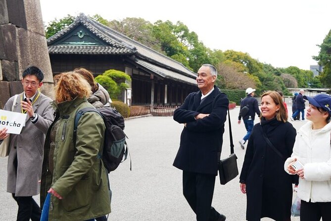 Tokyo: Edo Castle & East Garden of the Imperial Palace Tour - The gardens, ponds, plants, and famous koi
