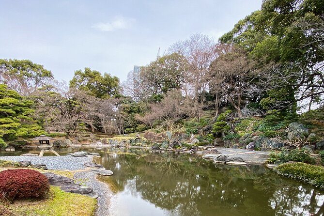 Tokyo: Edo Castle & East Garden of the Imperial Palace Tour - Stories that make the stones meaningful