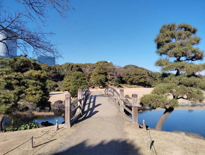 Tokyo: Hama-rikyu Garden Guided Tour with Entry Ticket - Starting at Yurikamome Shiodome Station
